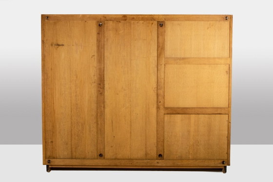Image 1 of Guillerme e Chambron. Armadio in rovere con scrivania integrata. 1970-80