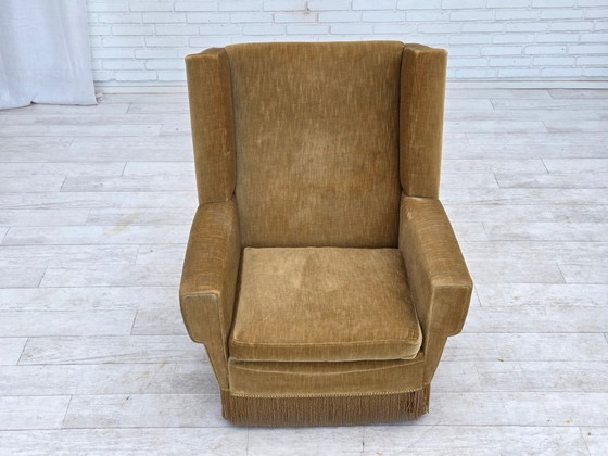 Image 1 of Deense fauteuil met hoge rugleuning uit de jaren 70, bekleed met honinggeel meubelvelours.