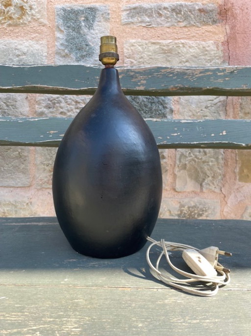 Vintage schwarzer Keramik-Lampenfuß von Georges Jouve Capron, entworfen im Jahr 1950. – tafellampen, Ceramic