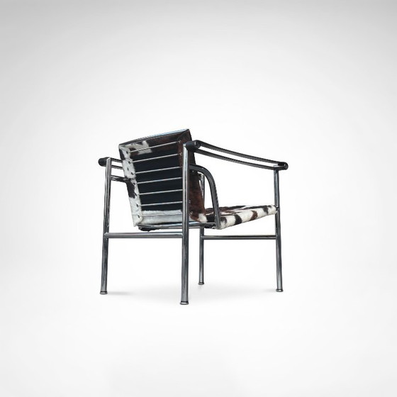 Image 1 of LC1 fauteuil van ponyhuid, ontworpen door Le Corbusier e.a. voor Cassina, jaren 80.
