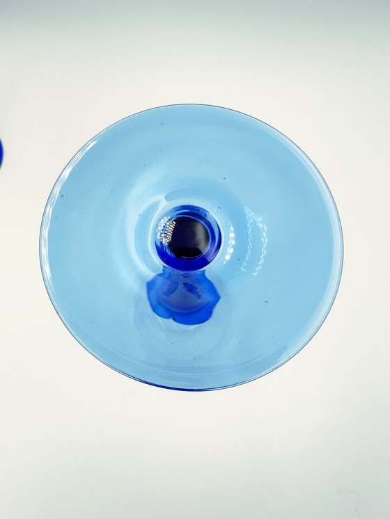 Image 1 of 4 x mundgeblasene Weingläser mit blauem Fuß 80s