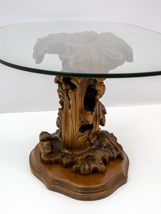 Image 1 of Mesa de centro italiana moderna de mediados de siglo con base de madera tallada y grandes rizos y hojas