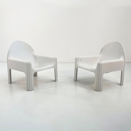 Coppia di poltrone lounge modello 4794 bianche di Gae Aulenti per Kartell, anni '70