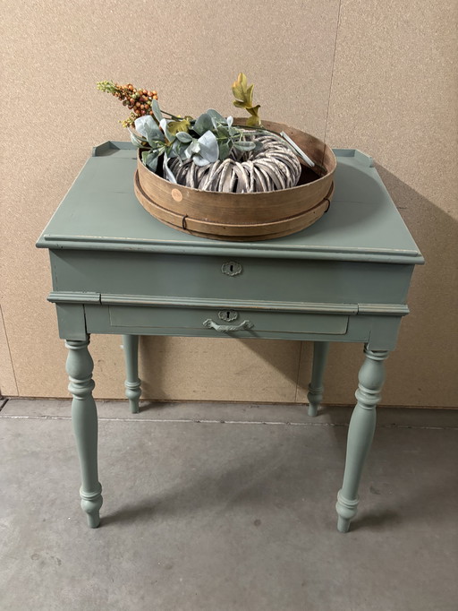 Brocante bureau / lessenaar / schrijftafel