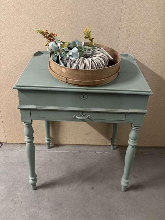 Image 1 of Brocante bureau / lessenaar / schrijftafel