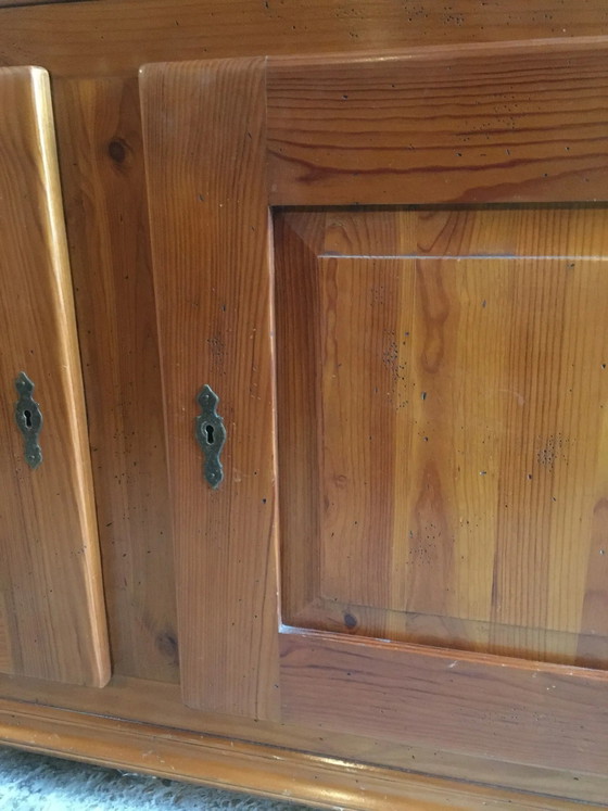 Lärchenholz-Sideboard – Aufbewahrungsschrank (photo 9 of 17)