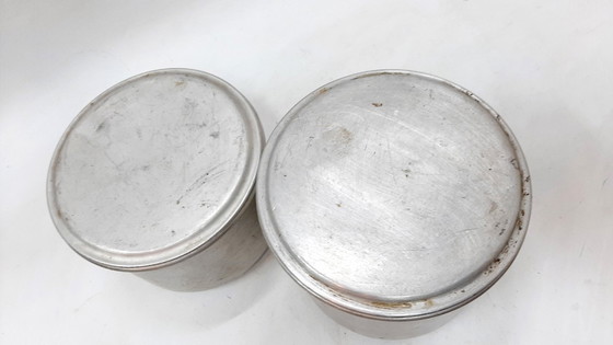 Image 1 of Recipientes de aluminio antiguos para almacenar alimentos