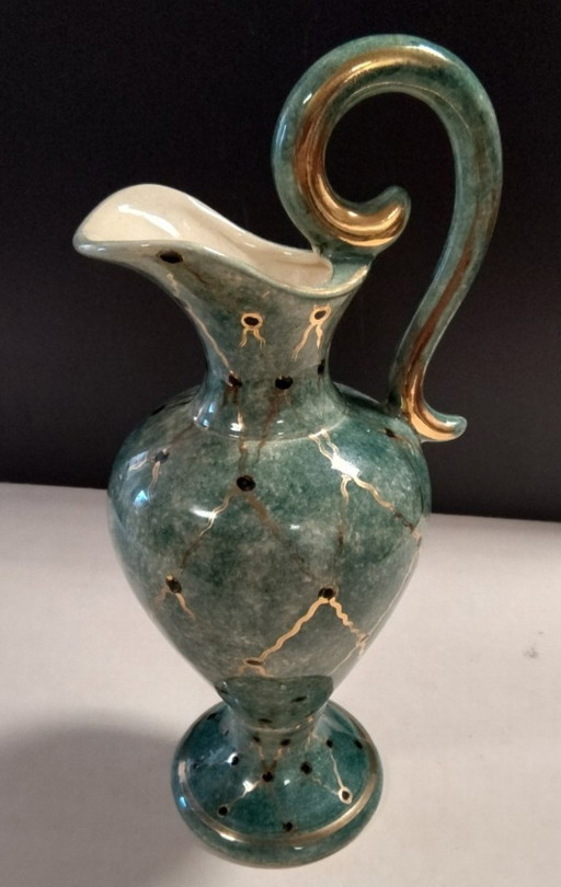 Brocca/vaso azzurro con manico e motivo a rombi in oro