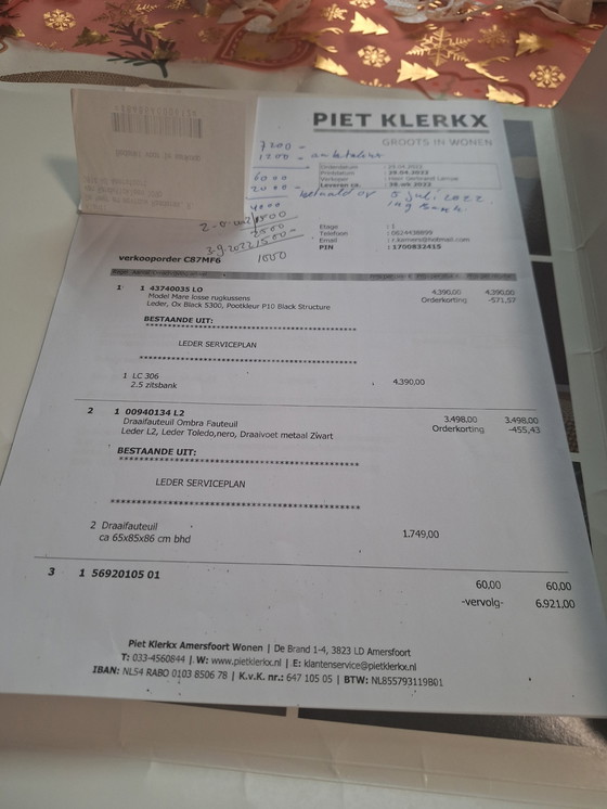 Image 1 of Sofá y sillas de cuero