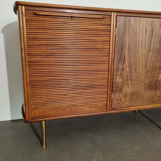 Image 1 of XX lang notenhout dressoir van William Watting voor Modernord, 1950s