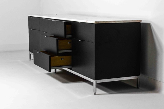 Image 1 of Directiedressoir van F. Knoll.