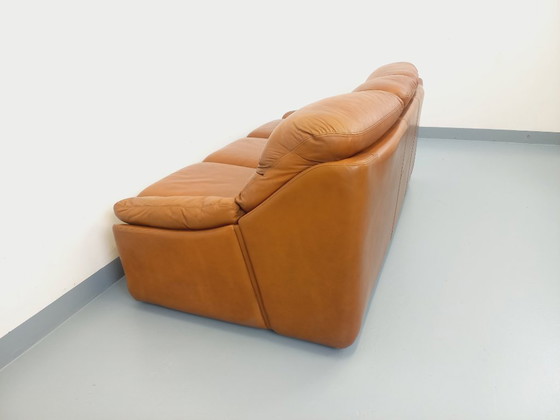 Image 1 of Vintage bank van cognac- en camelkleurig leer uit de jaren 70.