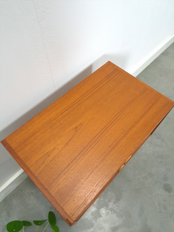 Image 1 of pequeña cómoda de teca de Suecia