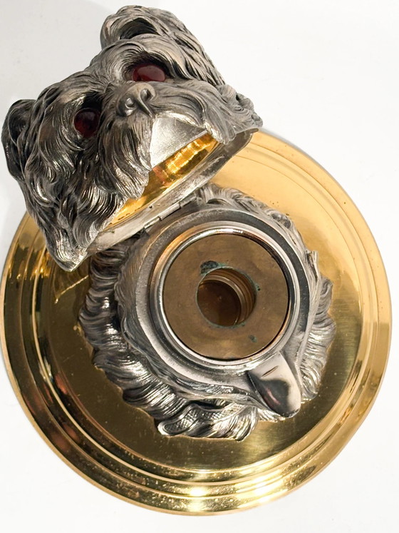 Encrier en métal anglais du début du XXe siècle, représentant un chien, avec un socle en laiton. (photo 6 of 13)