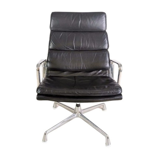 Original EA 216 armchair Herman Miller Charles Ray Eames soft pad