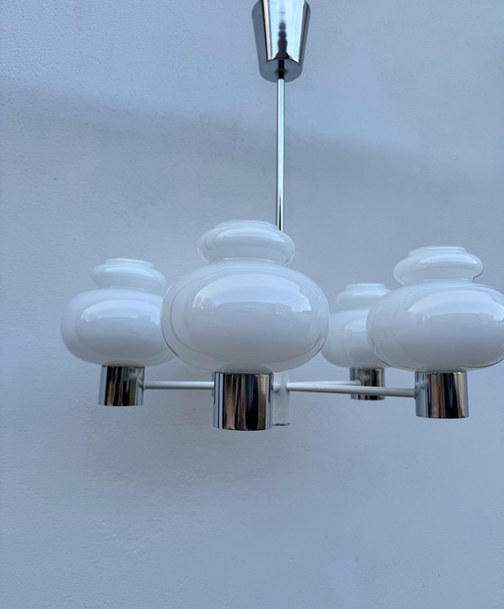 Image 1 of Kronleuchter aus opalisierendem Chrom im Stil des Weltraumzeitalters, 1970er Jahre
