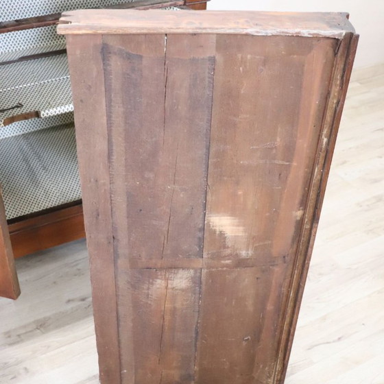 Image 1 of Antiek dressoir van massief walnotenhout, Italië, 19e eeuw.