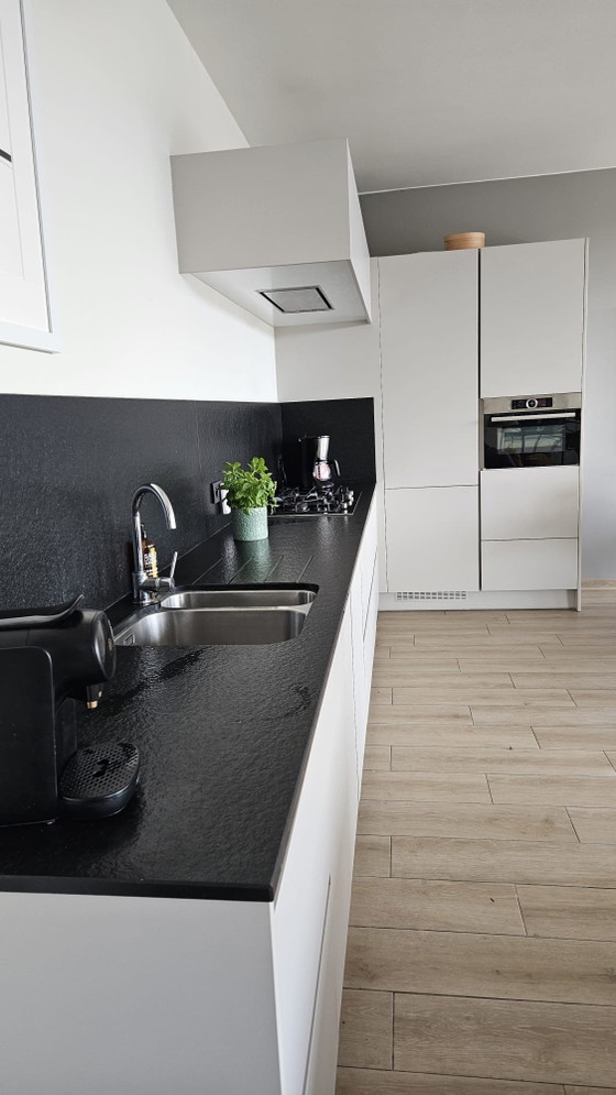 Image 1 of Voll ausgestattete, elegante, grifflose DEAPLUS-Küche mit Granitarbeitsplatte