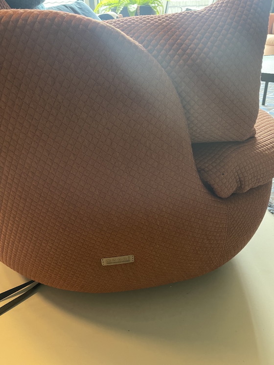 Image 1 of Designbank Moooi Bart – Terracotta, 3-zits, zacht gewatteerd en elegant