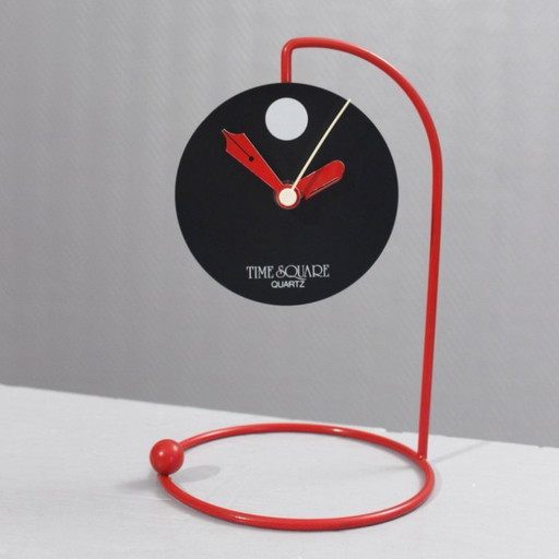 Vintage Time Square quartzklok, ontwerp van Nicolai Canetti uit 1984 in Memphis-stijl.