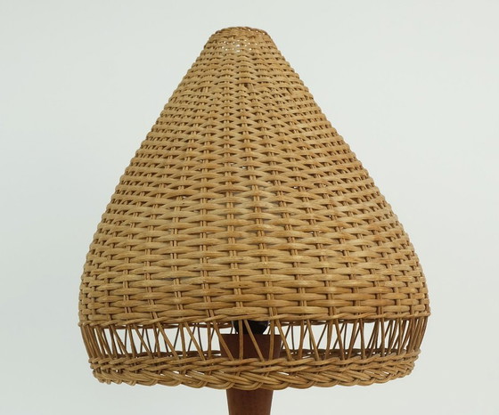 Image 1 of dänische moderne tischlampe teak und rattan 1960er mid century wicker light