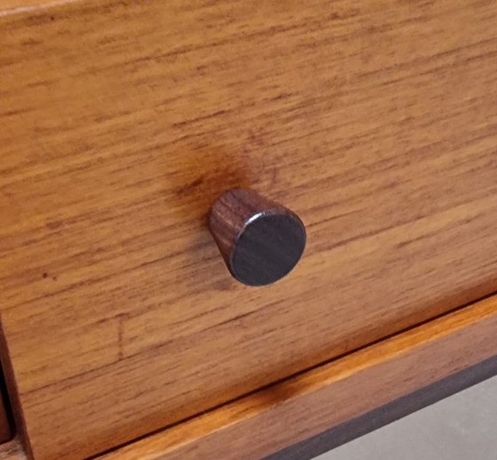 Image 1 of Aparador de mediados de siglo