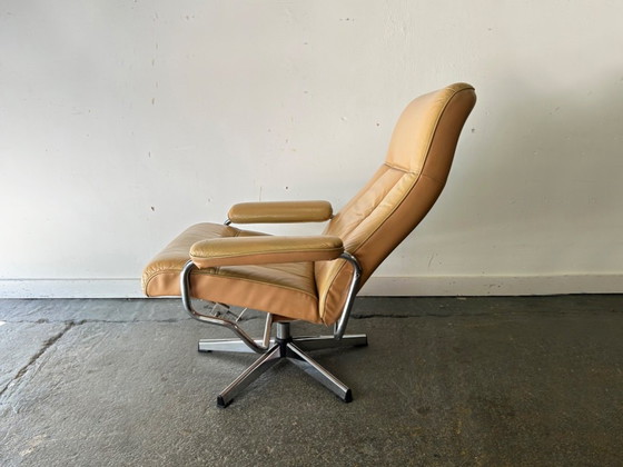 Sillón reclinable escandinavo de cuero de mediados de siglo con estructura cromada, años 60-70. (photo 7 of 8)