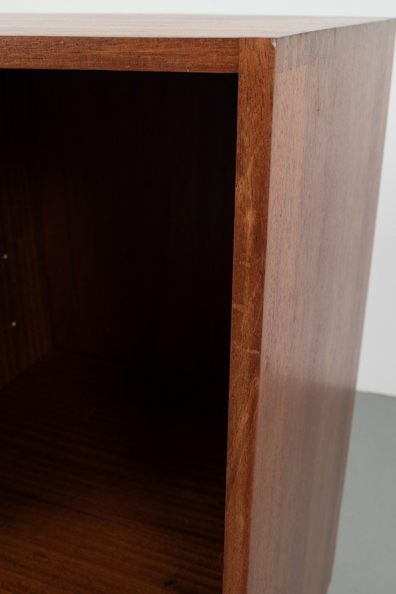 Image 1 of Boekenkastje met mooie houtverbindingen