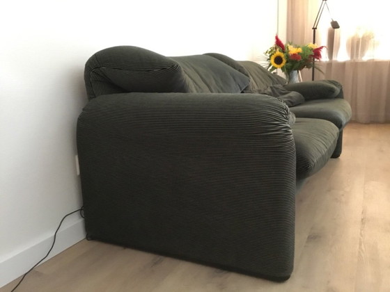 Cassina 2,5-Sitzer Stoffsofa – Textile (photo 4 of 5)