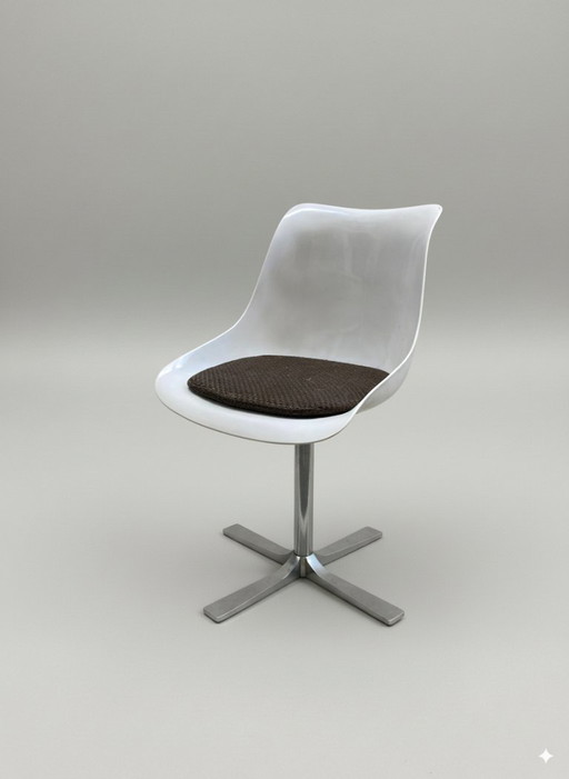 Chaise Tulipe Roche Bobois plastique moulé & piètement cruciforme chromé