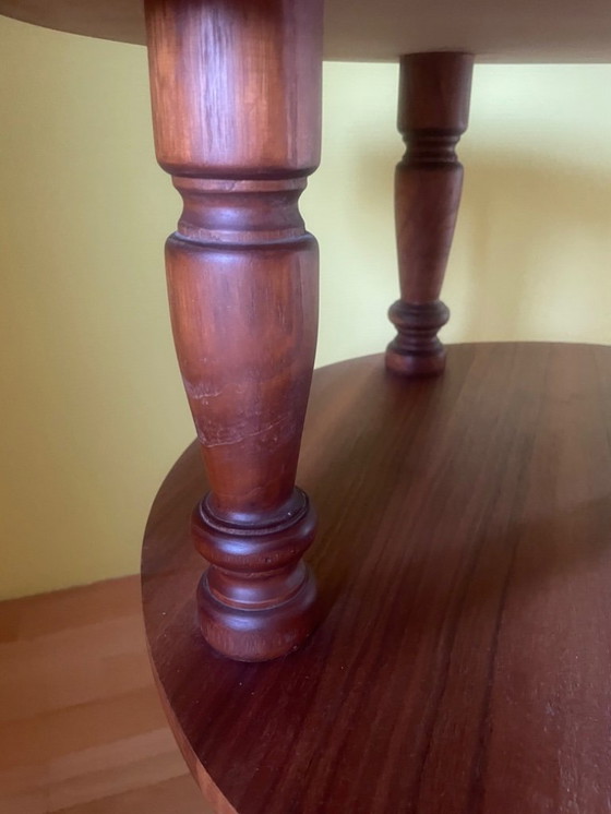 Image 1 of Großer runder gedrechselter Tisch