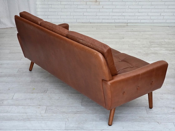 Image 1 of Dänisches 3-Sitzer-Sofa aus den 1970er Jahren, braunes Möbelleder mit Patina.