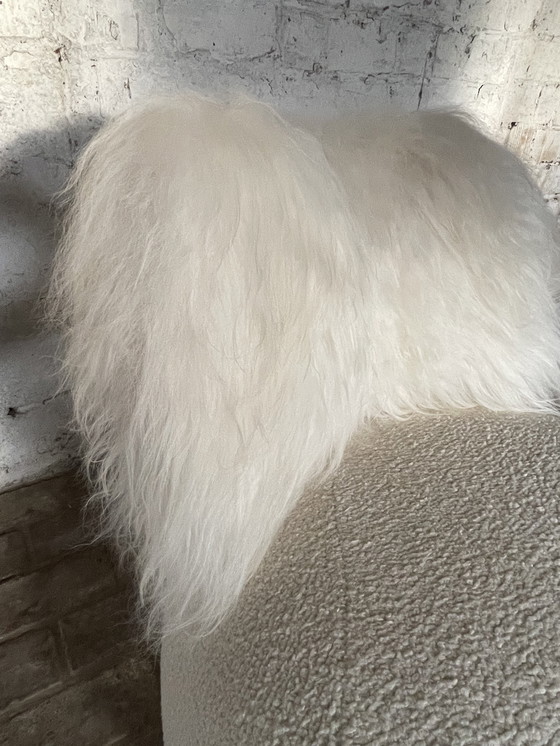 Image 1 of Pallone aus Bouclé und isländischem Schaffell