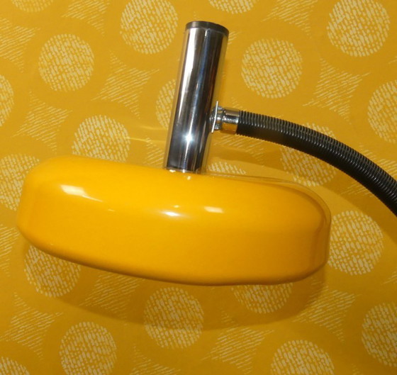 Image 1 of Lampada da terra grande anni '70 giallo/cromo a collo di cigno orientabile