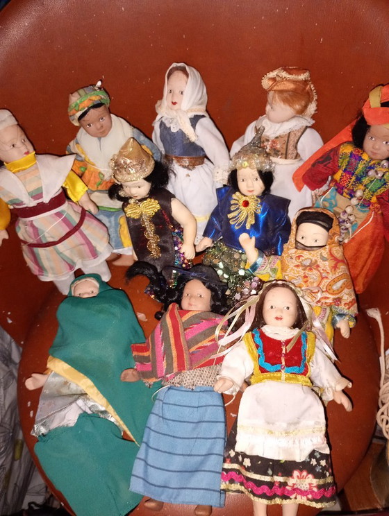 Porcelain World Dolls, 28 units – Sculpture (photo 5 of 7)