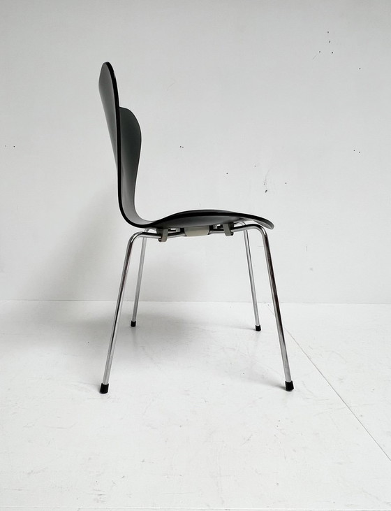Image 1 of Set Van 2 Model 3107 Stoelen Van Arne Jacobsen Voor Fritz Hansen, 1990’s