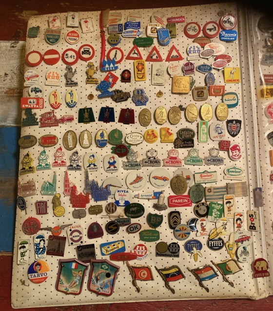 Image 1 of Vintage verzameling speldjes album