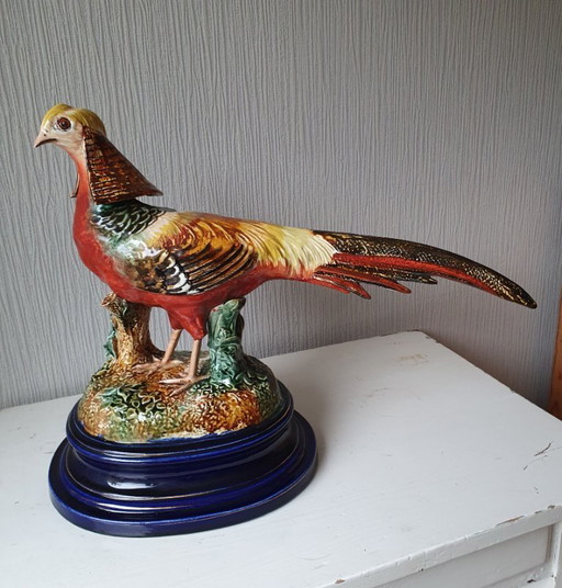 Große antike Keramikstatue eines Fasanen auf einem Sockel, ca. 1900-1940
