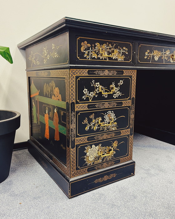 Image 1 of Vintage Chinees Bureau met Glazen Bovenblad