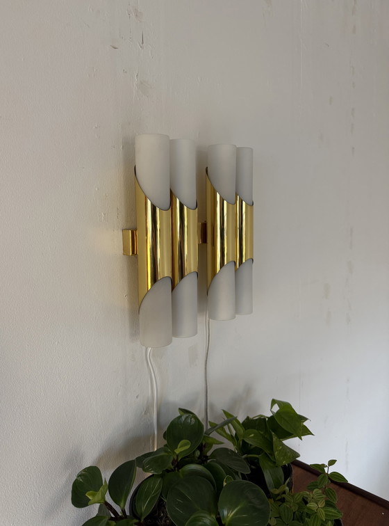 Image 1 of 2 appliques murales vintage en laiton et verre dépoli, Paul Neuhaus ‘70