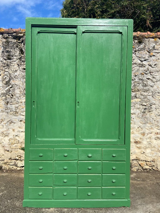 Muebles de tienda de antigüedades