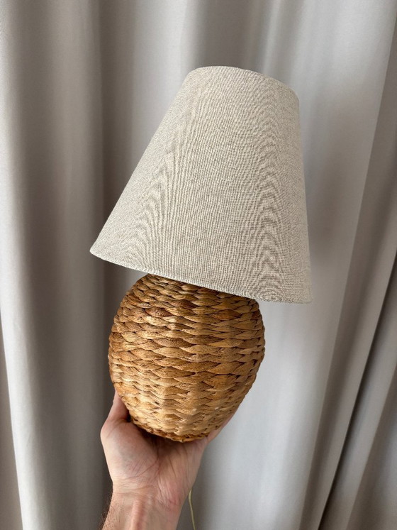 Lampe de table vintage en rotin tressé avec abat-jour en lin – Rattan (photo 3 of 12)