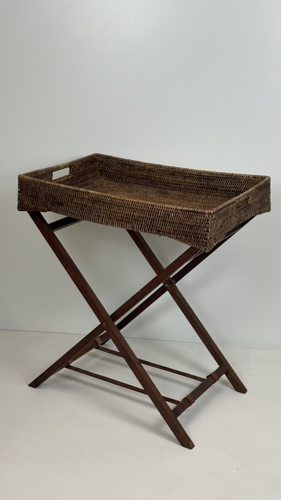 Image 1 of Plateau de service vintage en rotin / plateau de majordome pliant en bois
