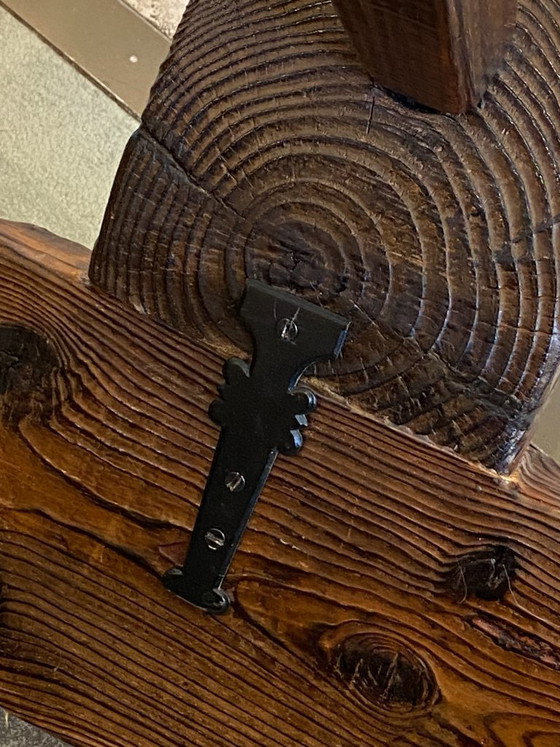 Image 1 of antieke brutalistische driepootstoel nr. 1, gesneden uit massief hout