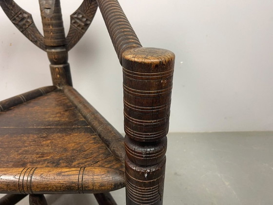 Zeldzame Ethiopische Gurage Hoofdmanstoel, handgesneden hardhout, ca. jaren 30. – Eetkamerstoelen, Wood (photo 11 of 17)