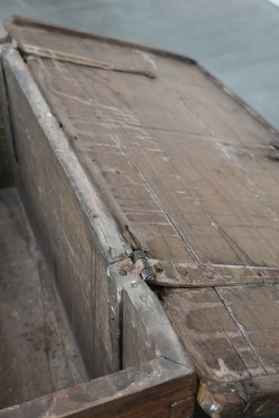 Image 1 of Antique Spanish chest made of walnut wood with beautiful carvings