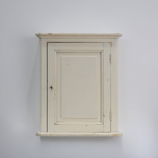 Armoire à pharmacie murale en bois blanc de style Art Déco, France années 1920