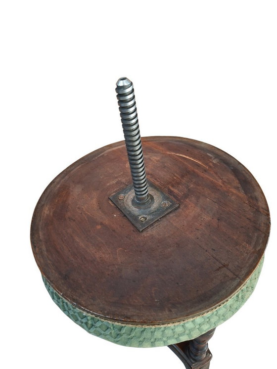 Image 1 of Antieke walnotenhouten pianokruk met schroeven, begin 1900