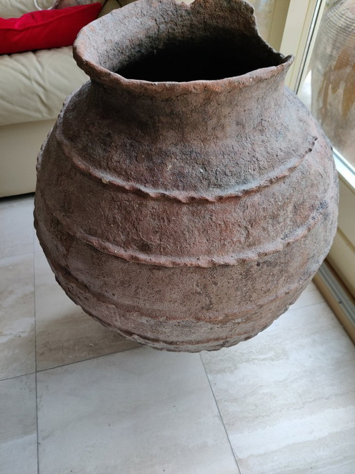Pot en terre cuite ancien à rainures