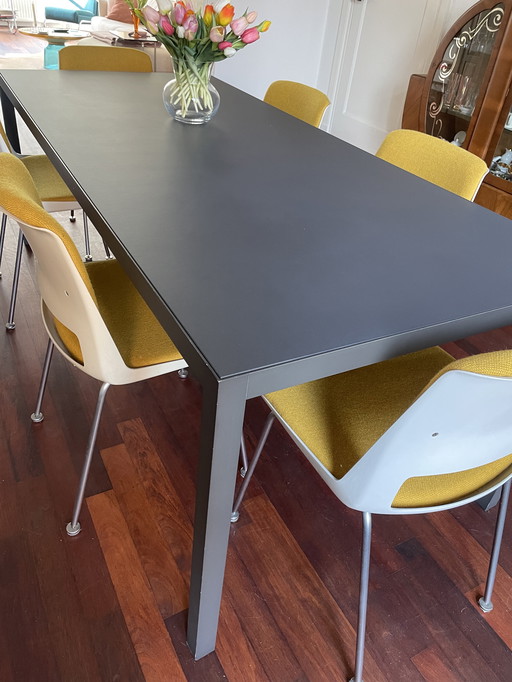 MDF Italia eettafel met keramisch blad